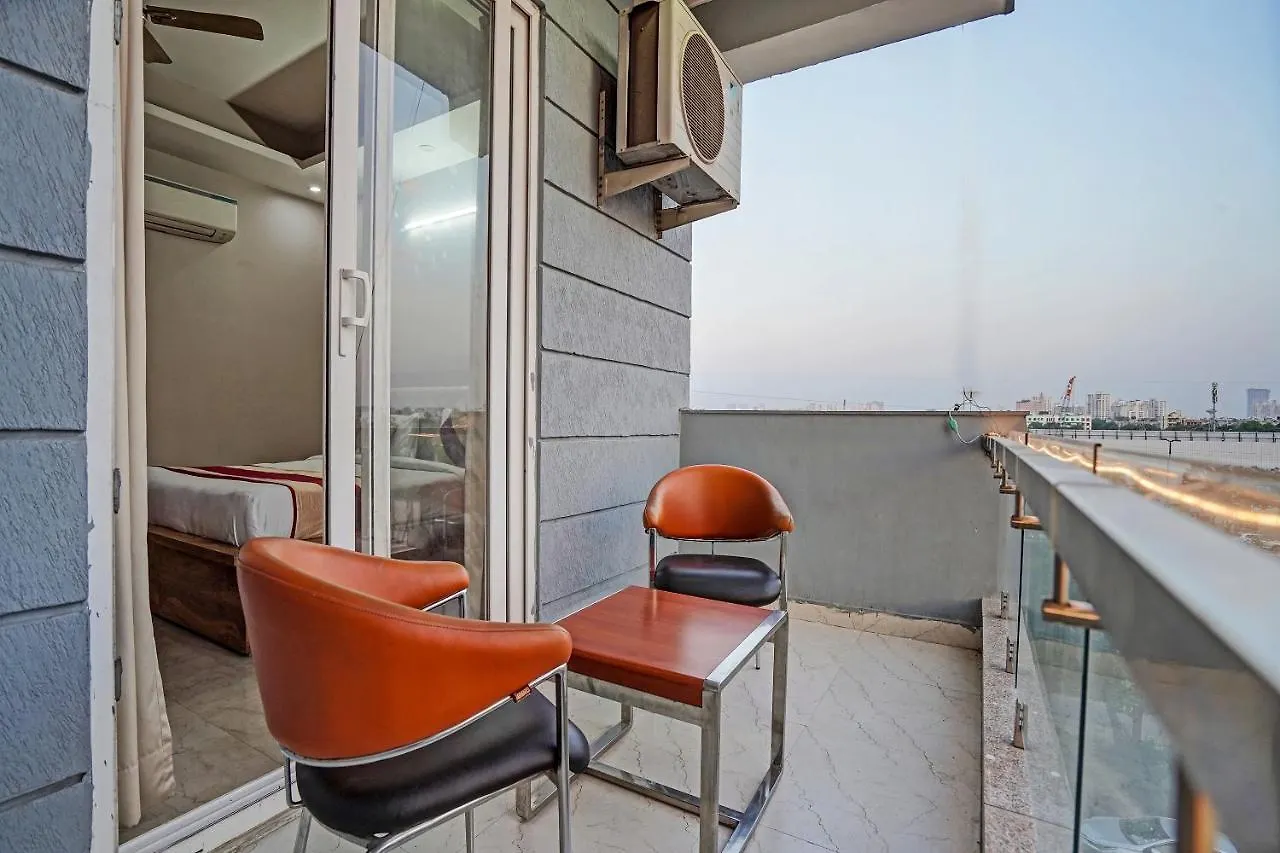 The Palm Suites - Medicity Gurgaon Guest house